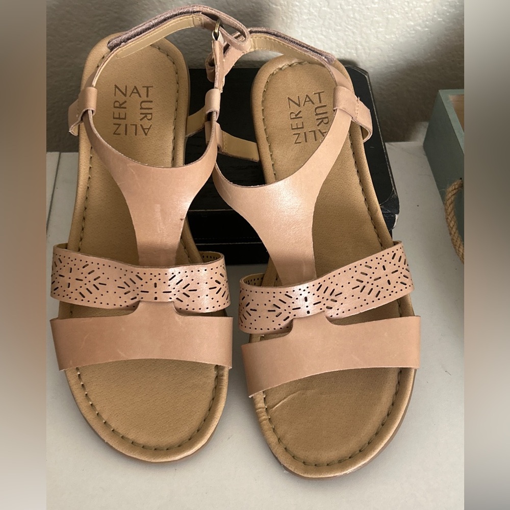 Naturalizer Women's Tan Leather T-Strap Sandals